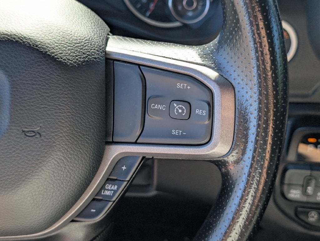 2024 RAM 1500 Tradesman Crew Cab 4x4 5'7" Box