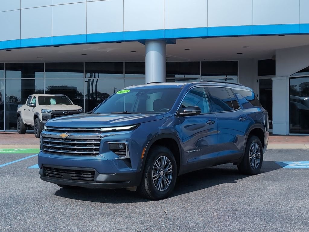 2024 Chevrolet Traverse LT