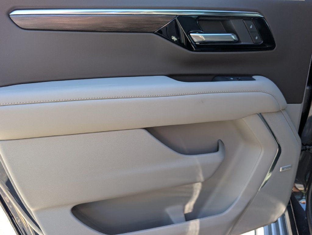 2027 Chevrolet Suburban LT