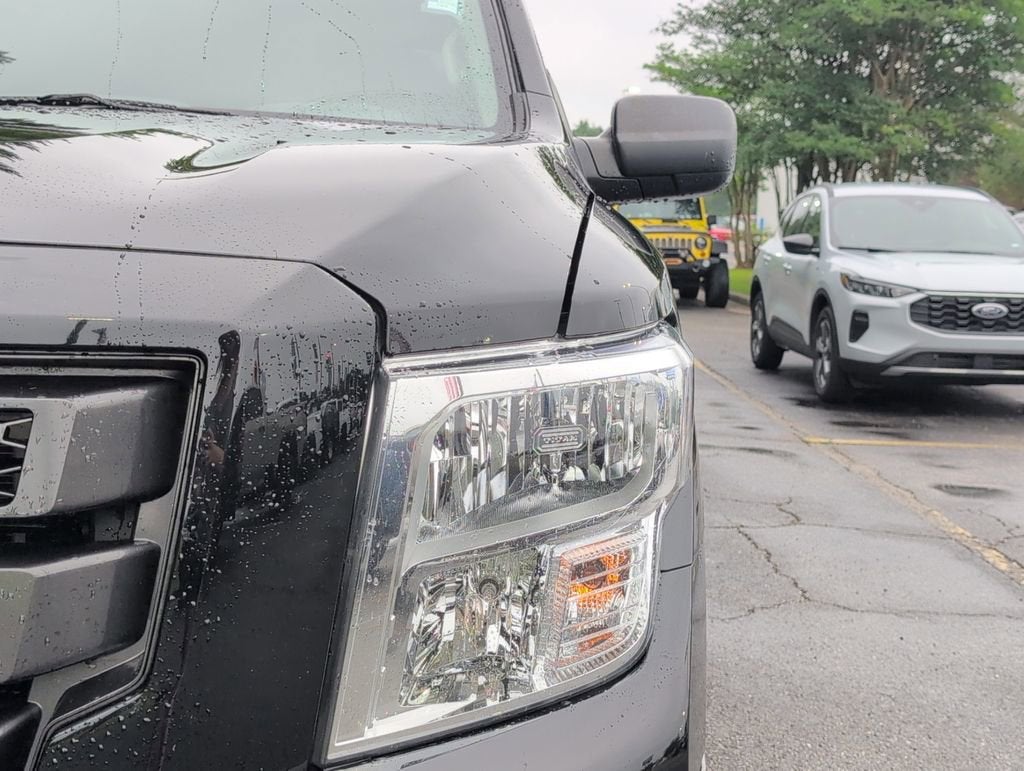 2023 Nissan Titan SV