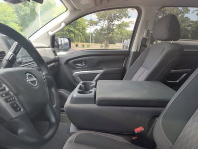 2023 Nissan Titan SV