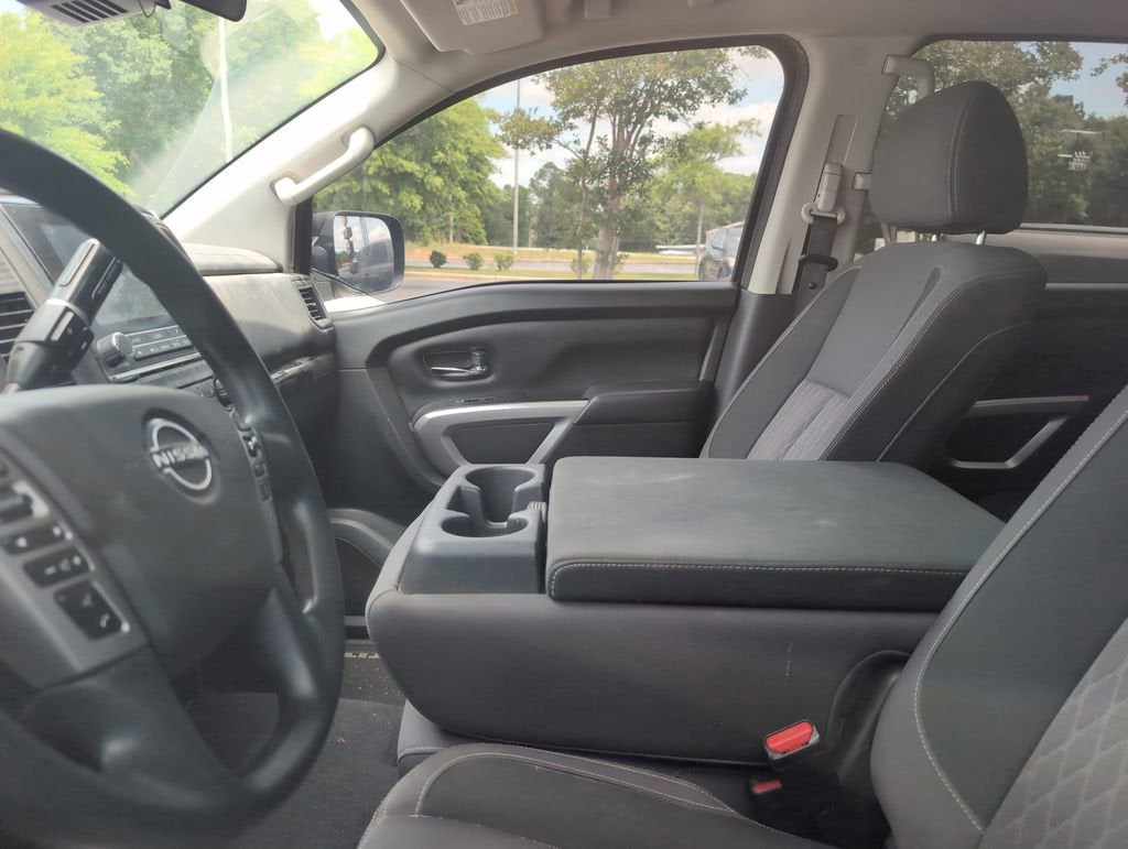 2023 Nissan Titan SV