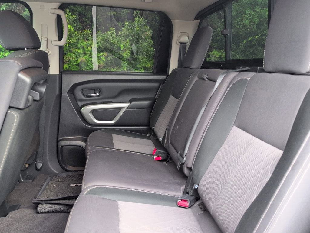 2023 Nissan Titan SV