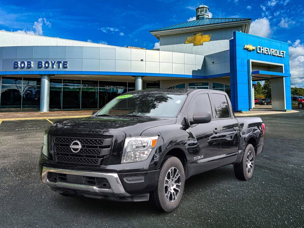 2023 Nissan Titan SV