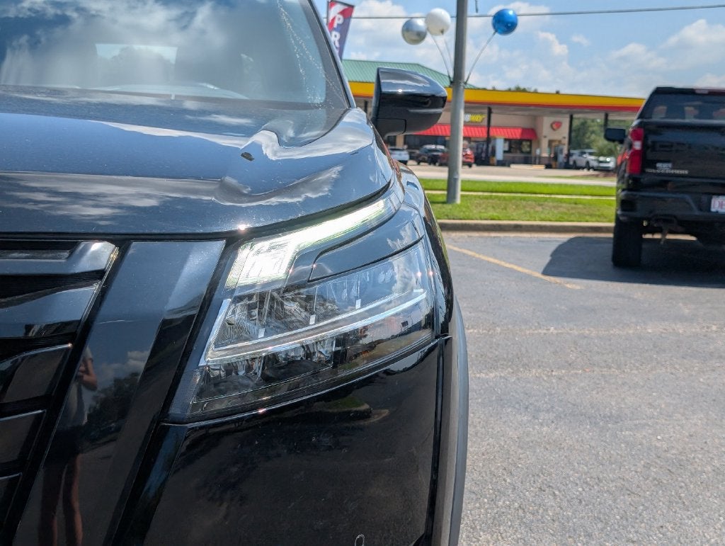 2023 Nissan Pathfinder SL FWD