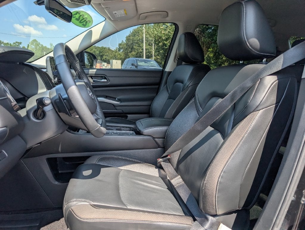 2023 Nissan Pathfinder SL FWD