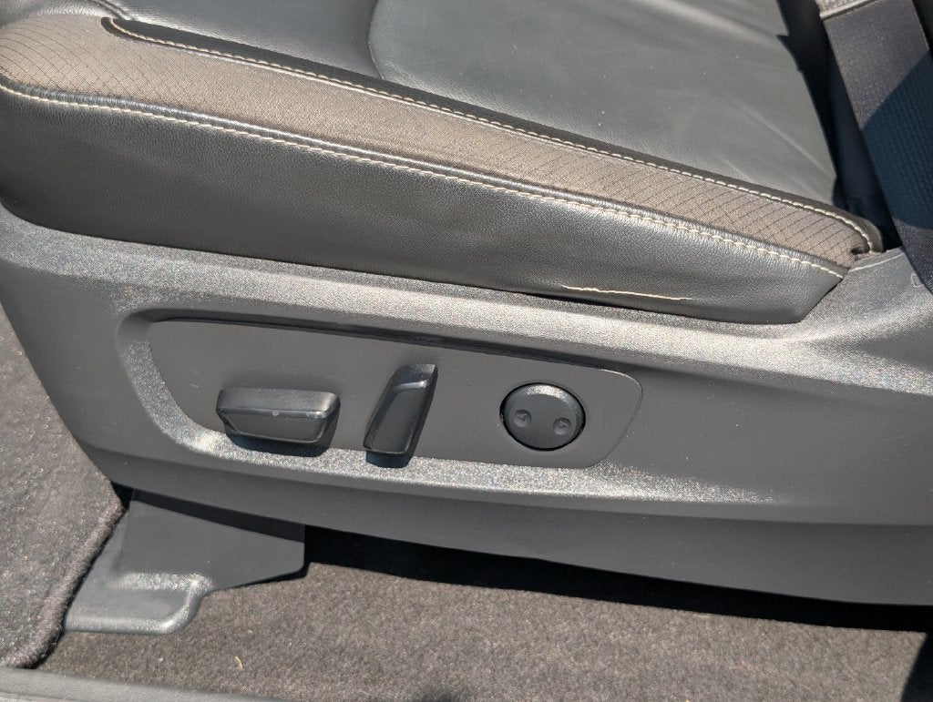 2023 Nissan Pathfinder SL FWD