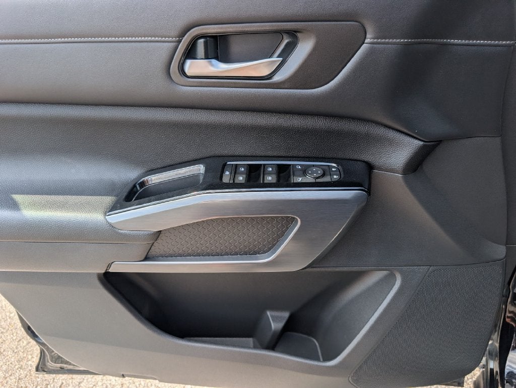 2023 Nissan Pathfinder SL FWD