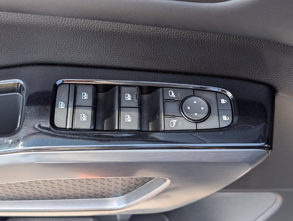 2023 Nissan Pathfinder SL FWD