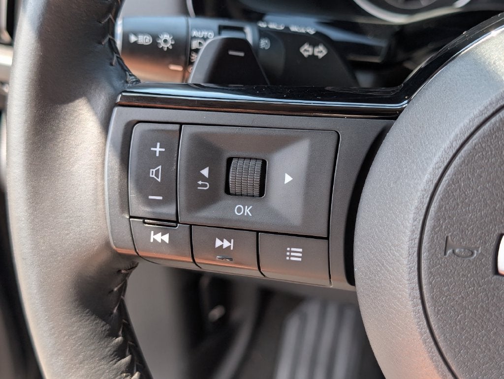 2023 Nissan Pathfinder SL FWD