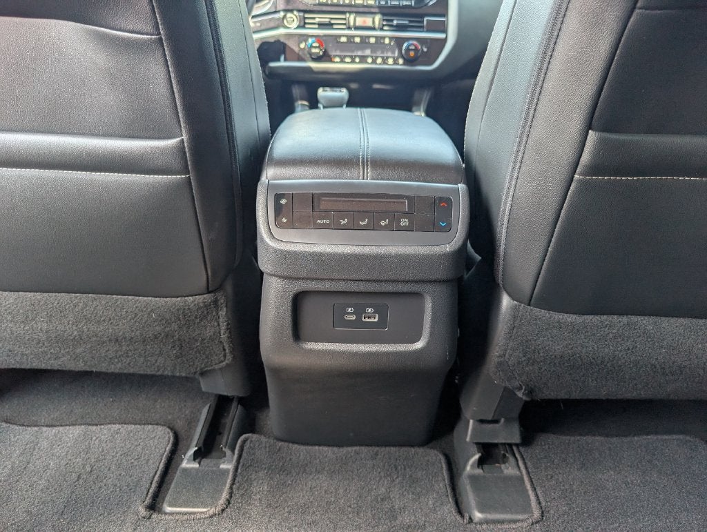 2023 Nissan Pathfinder SL FWD