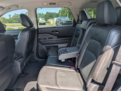 2023 Nissan Pathfinder SL FWD