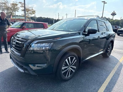 2025 Nissan Pathfinder Platinum FWD