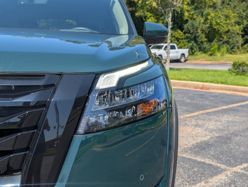 2025 Nissan Pathfinder Platinum FWD