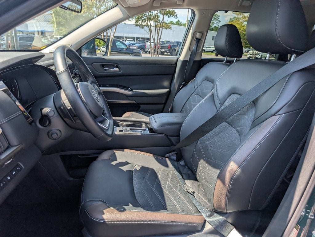 2025 Nissan Pathfinder Platinum FWD
