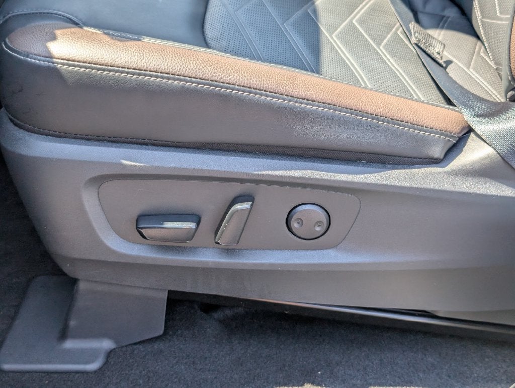 2025 Nissan Pathfinder Platinum FWD