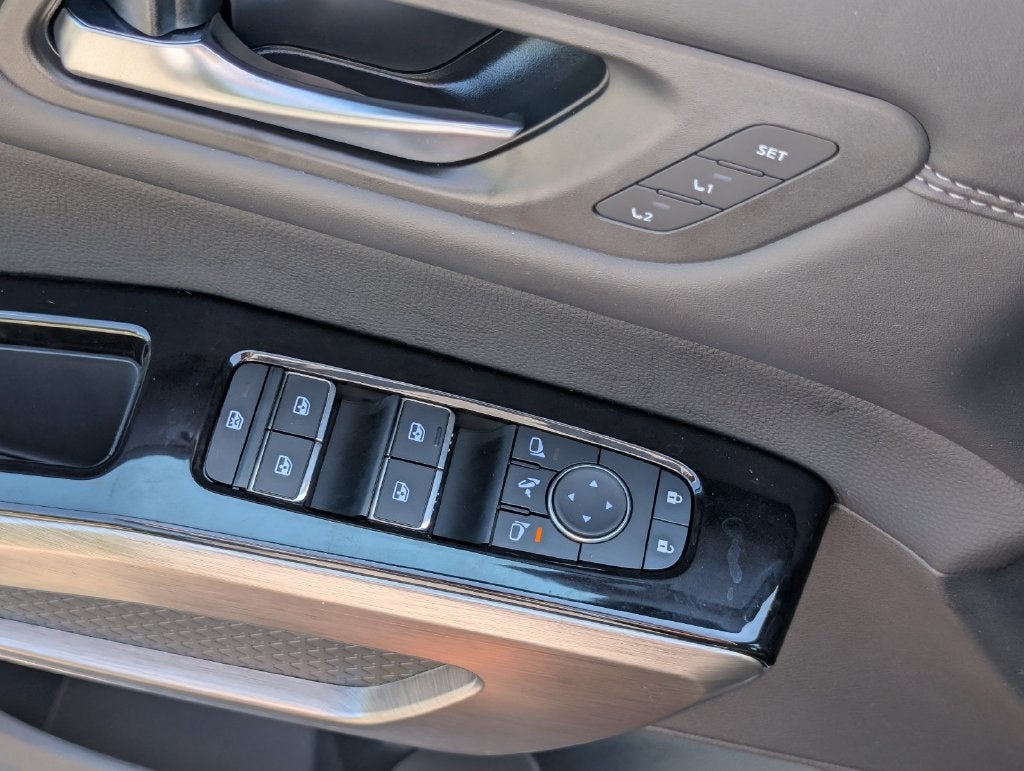 2025 Nissan Pathfinder Platinum FWD
