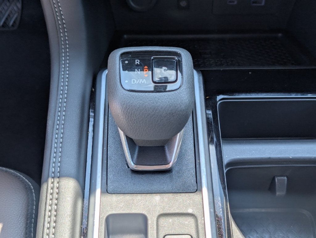 2025 Nissan Pathfinder Platinum FWD