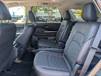 2025 Nissan Pathfinder Platinum FWD