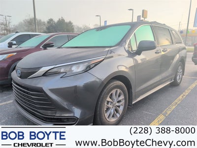 2025 Toyota Sienna LE