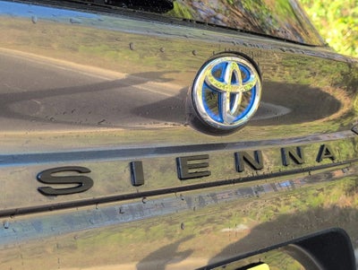 2025 Toyota Sienna LE