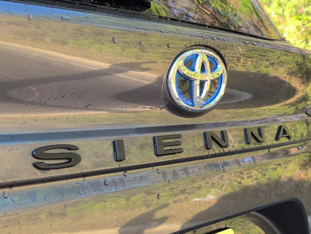 2025 Toyota Sienna LE