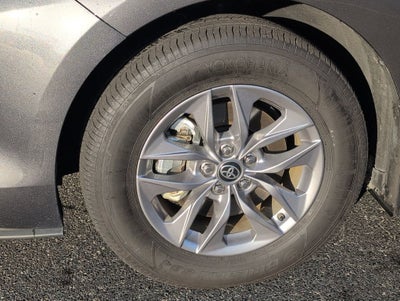 2025 Toyota Sienna LE