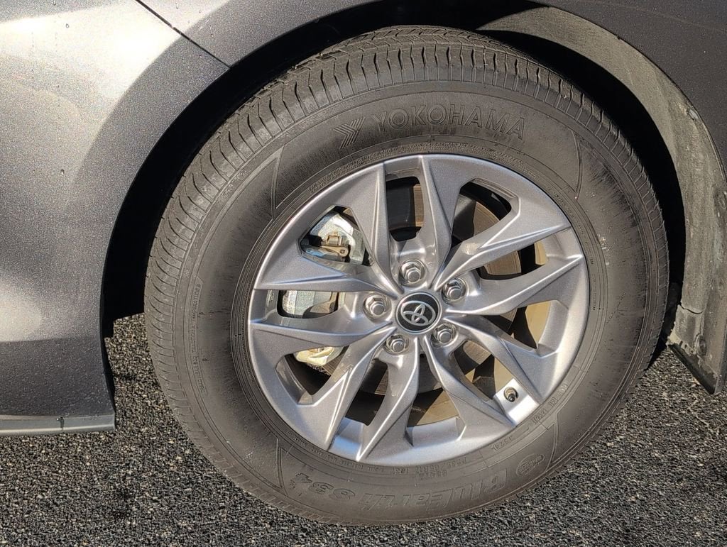 2025 Toyota Sienna LE