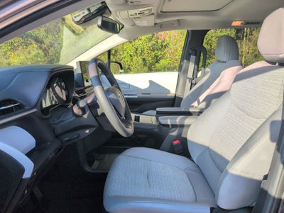 2025 Toyota Sienna LE