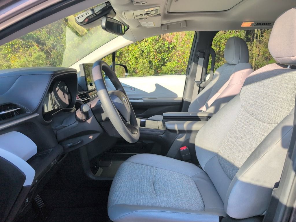 2025 Toyota Sienna LE