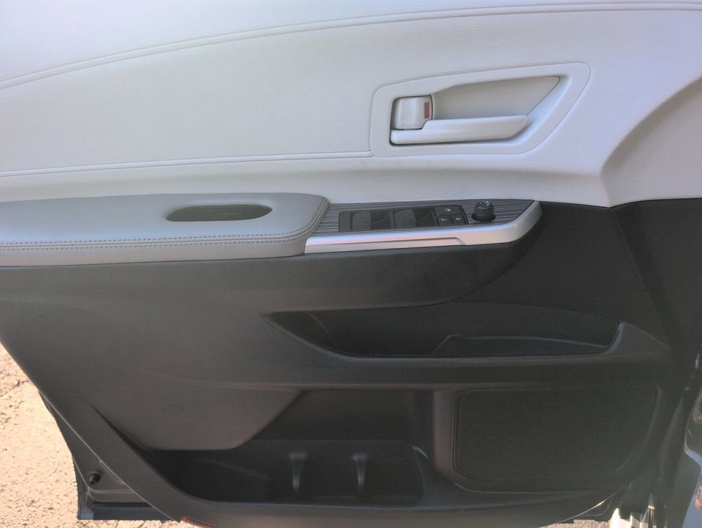 2025 Toyota Sienna LE