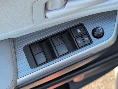 2025 Toyota Sienna LE