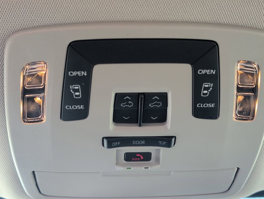 2025 Toyota Sienna LE