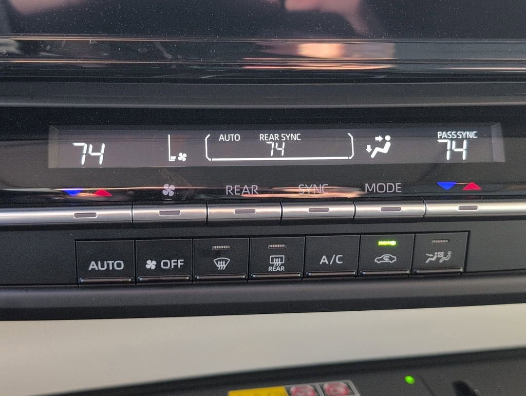 2025 Toyota Sienna LE