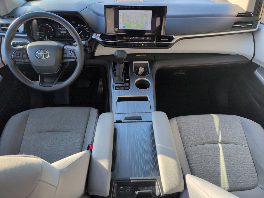 2025 Toyota Sienna LE