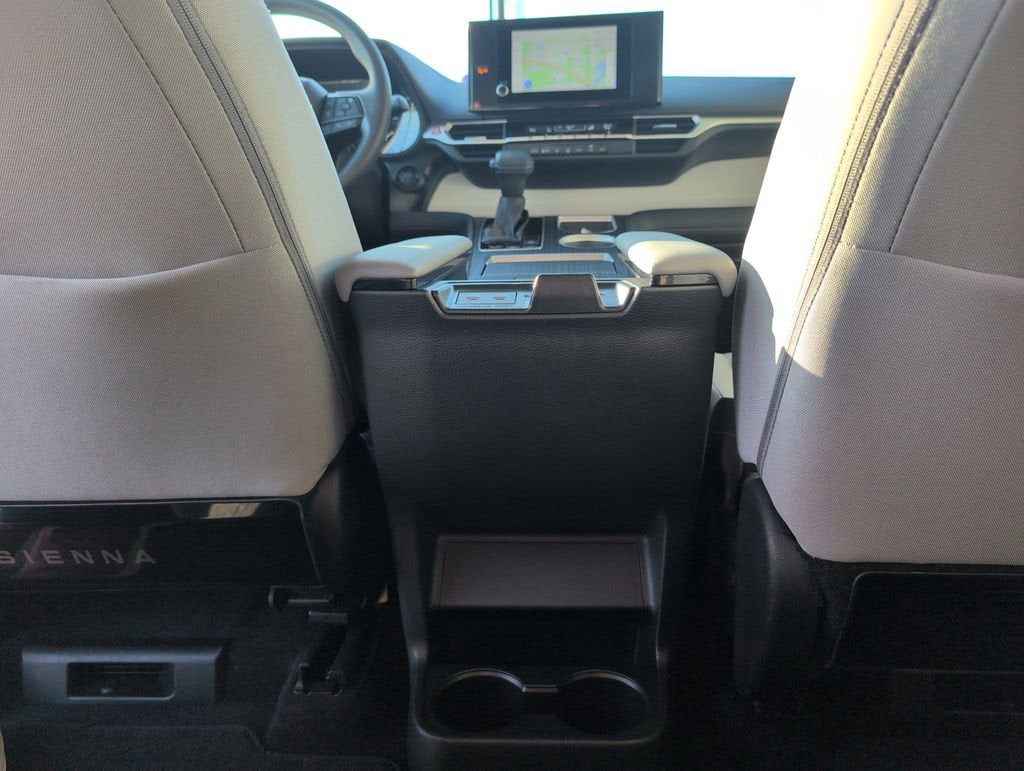2025 Toyota Sienna LE