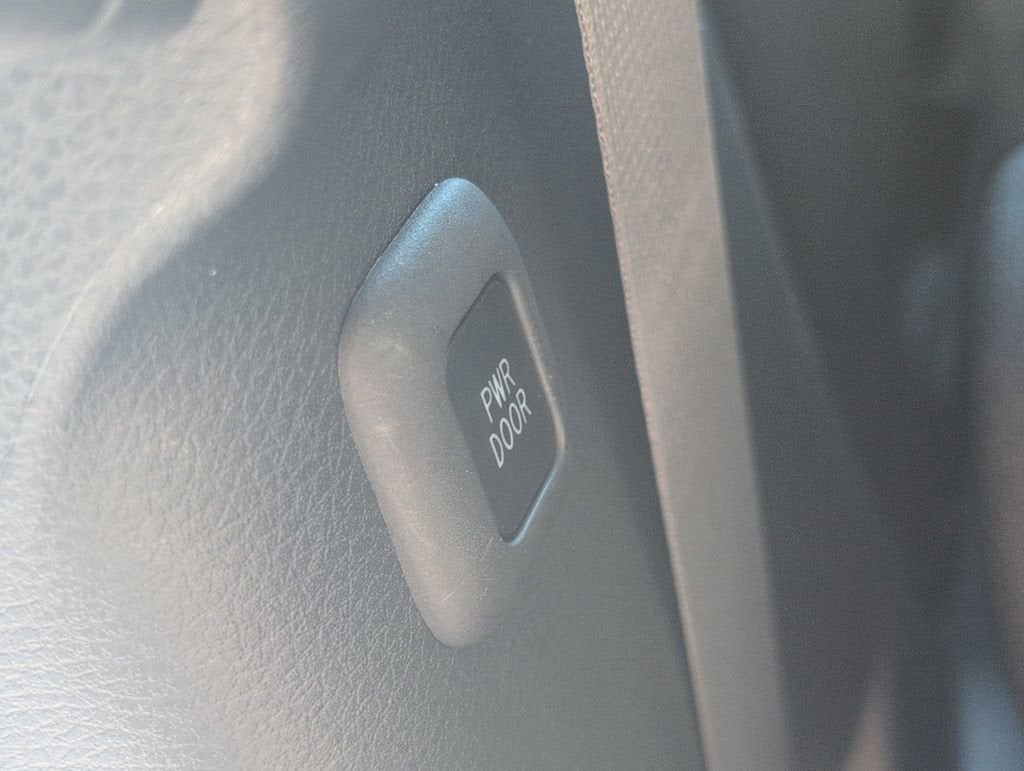 2025 Toyota Sienna LE