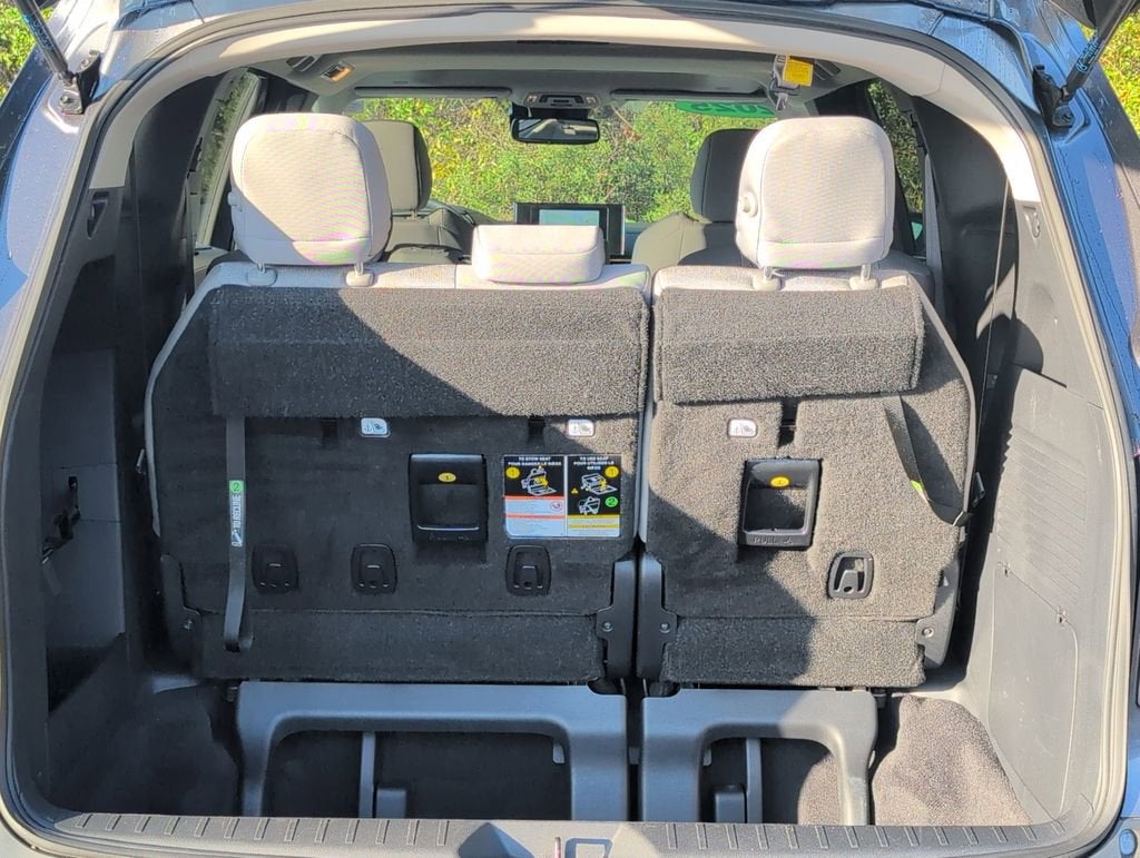 2025 Toyota Sienna LE