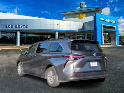 2025 Toyota Sienna LE