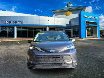 2025 Toyota Sienna LE