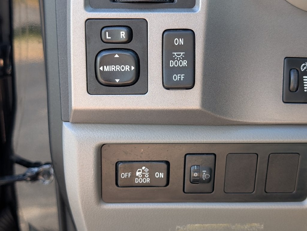 2012 Toyota Tundra 2WD Truck CREW 2WD V8 4.6 G