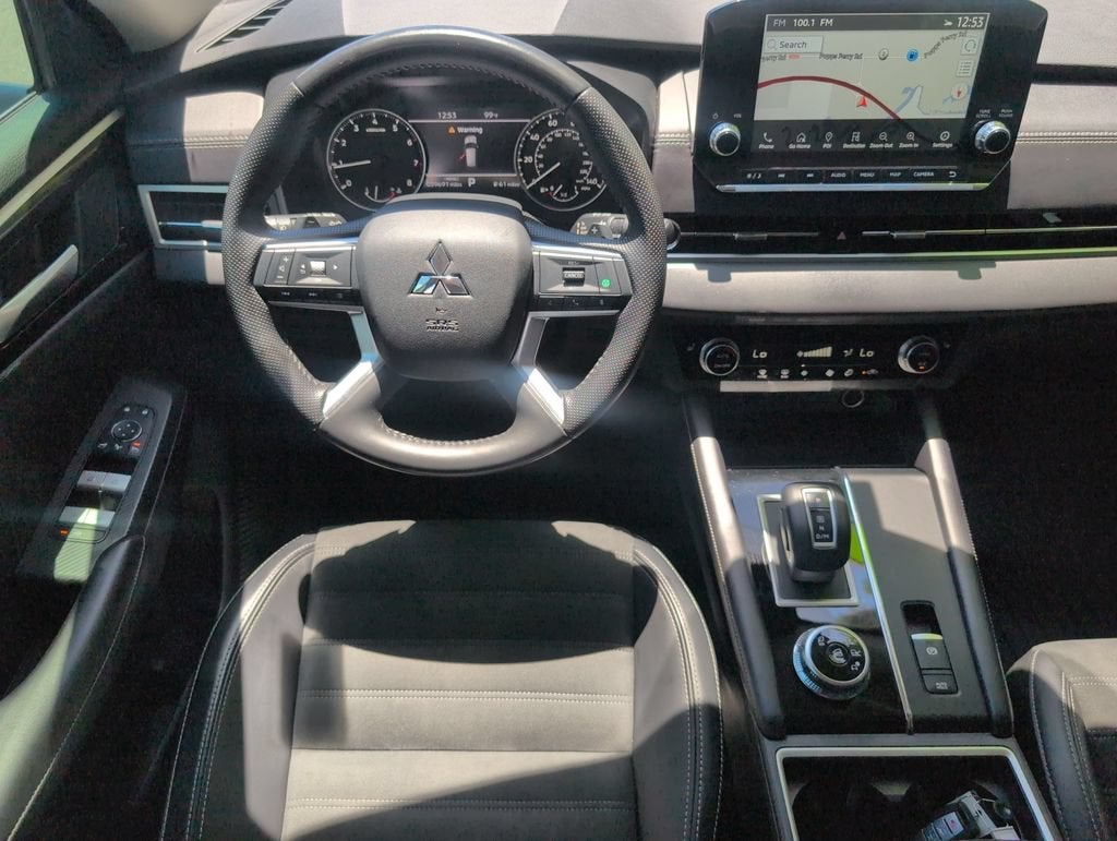2024 Mitsubishi Outlander SE