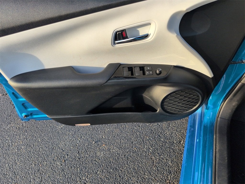 2022 Toyota Prius L Eco