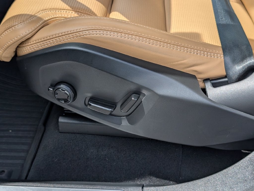 2024 Volvo XC90 Recharge Plug-In Hybrid T8 Ultimate Bright Theme 7-Seater