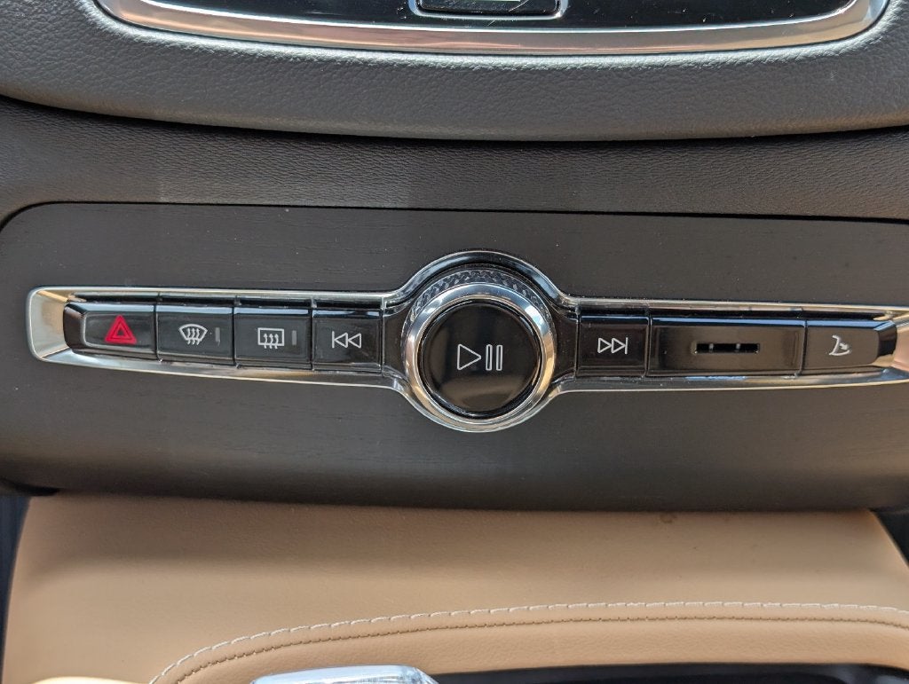 2024 Volvo XC90 Recharge Plug-In Hybrid T8 Ultimate Bright Theme 7-Seater