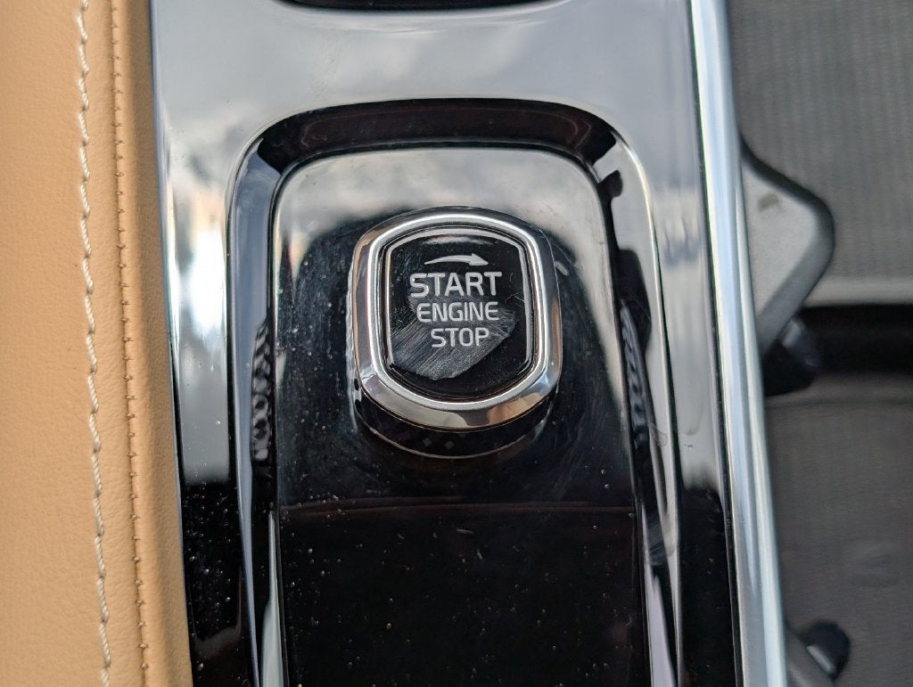 2024 Volvo XC90 Recharge Plug-In Hybrid T8 Ultimate Bright Theme 7-Seater