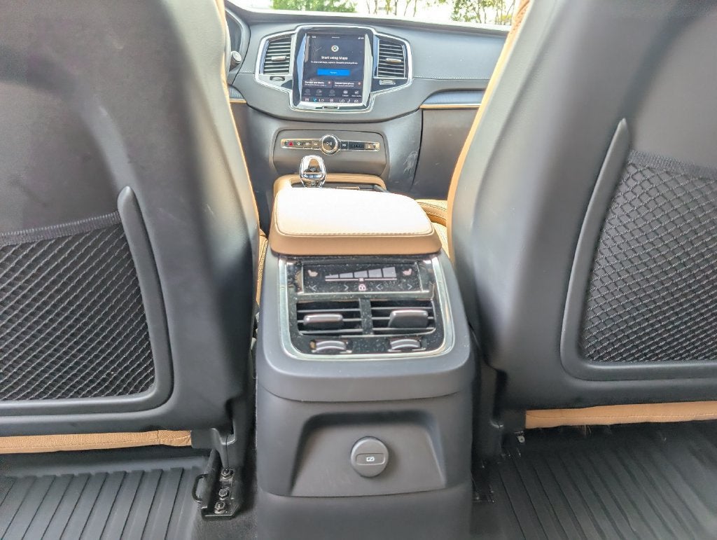 2024 Volvo XC90 Recharge Plug-In Hybrid T8 Ultimate Bright Theme 7-Seater