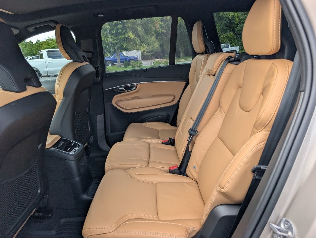 2024 Volvo XC90 Recharge Plug-In Hybrid T8 Ultimate Bright Theme 7-Seater